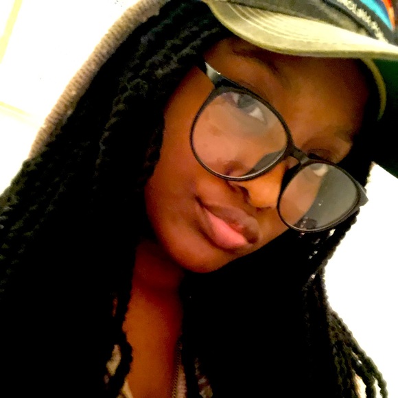 Meet your Posher, Aliyah - Picture 1 of 4